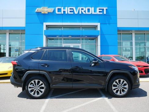 Used 2022 Toyota RAV4 XLE Premium AWD/4WD image 25