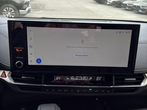 Used 2025 Toyota Sienna Platinum image 25