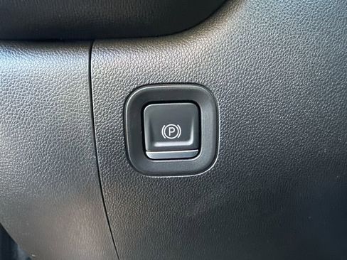 Used 2022 Chevrolet Silverado 1500 Custom image 28