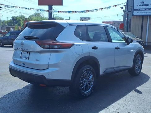 Used 2024 Nissan Rogue S AWD/4WD image 4