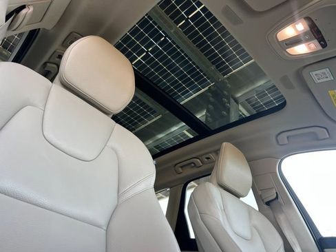 Used 2023 Volvo XC60 B5 Plus image 16