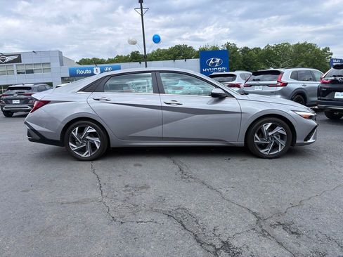 Used 2025 Hyundai Elantra Limited FWD image 8