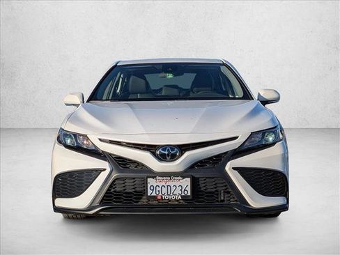 Used 2023 Toyota Camry SE image 2