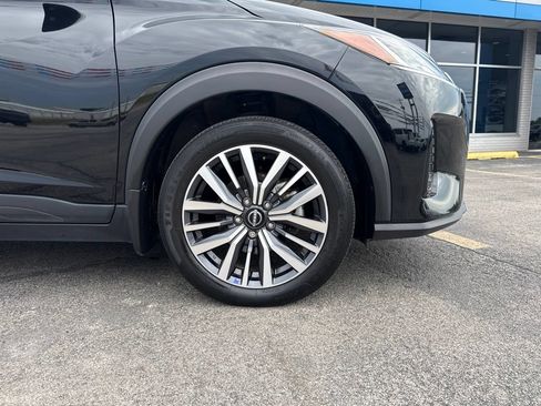 Used 2024 Nissan Kicks SV FWD image 3