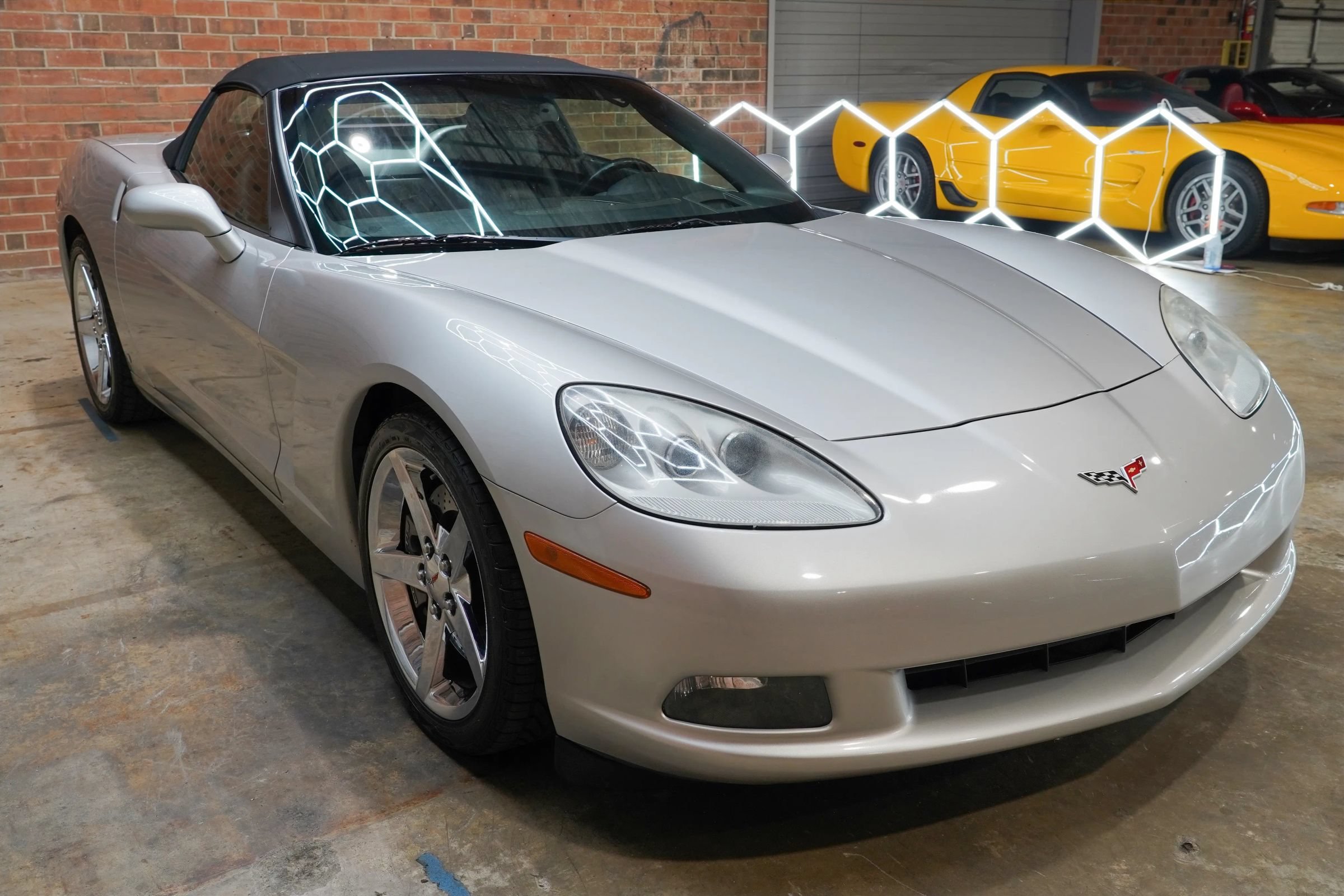Used 2006 Chevrolet Corvette Coupe w/ Preferred Equipment Group RWD image 22