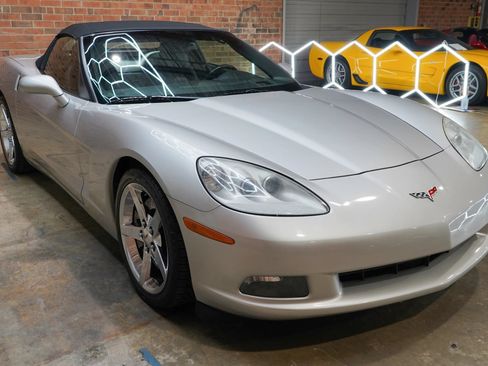 Used 2006 Chevrolet Corvette Coupe w/ Preferred Equipment Group RWD image 22