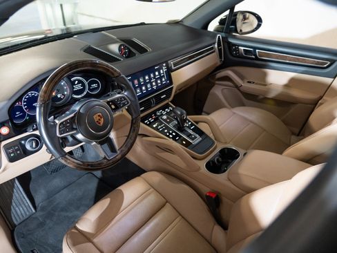 Certified 2023 Porsche Cayenne Platinum Edition AWD/4WD image 4