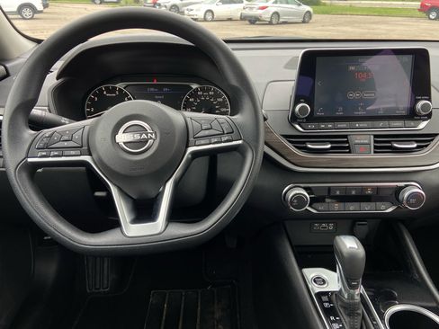 Used 2024 Nissan Altima 2.5 SV FWD image 16