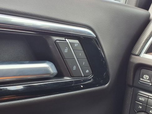 Used 2025 Chevrolet Tahoe Premier AWD/4WD image 37