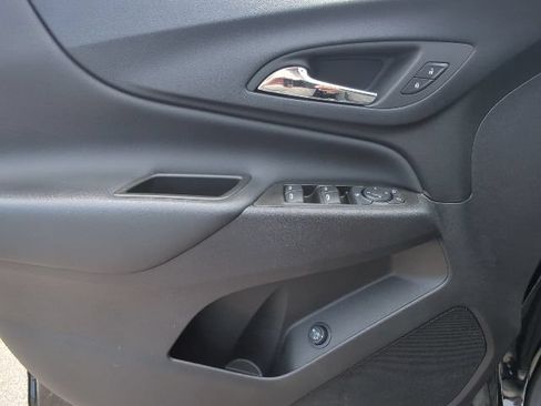 Used 2024 Chevrolet Equinox LT FWD image 13