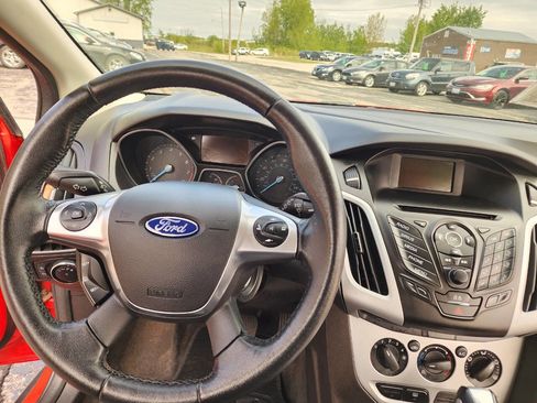 Used 2014 Ford Focus SE w/ Equipment Group 201A FWD image 18