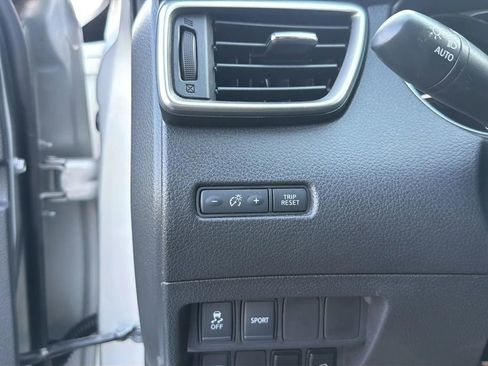 Used 2015 Nissan Rogue SV AWD/4WD image 22
