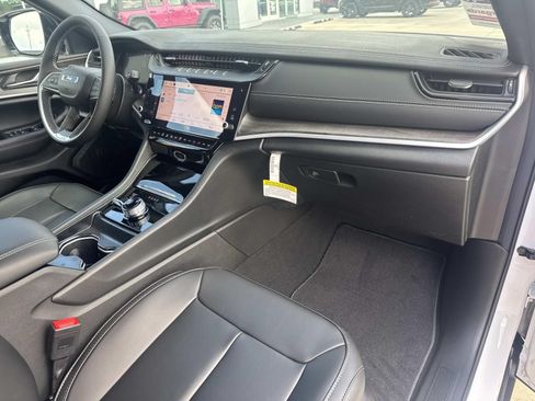 New 2026 Jeep Grand Cherokee Limited AWD/4WD image 10