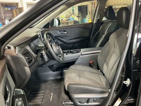 Used 2023 Nissan Rogue SV image 9
