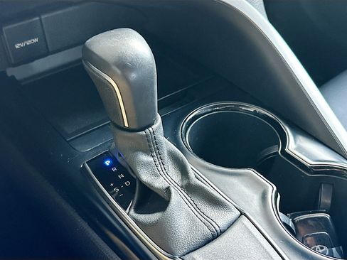 Used 2020 Toyota Camry SE image 16