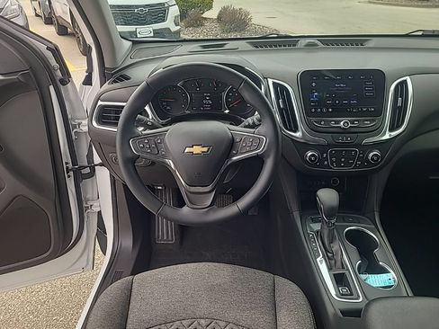 Used 2024 Chevrolet Equinox LT AWD/4WD image 14