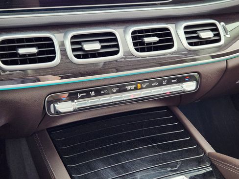 Used 2020 Mercedes-Benz GLE 350 4MATIC image 24