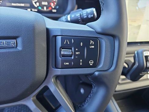 Used 2025 Land Rover Defender 110 X-Dynamic SE image 18