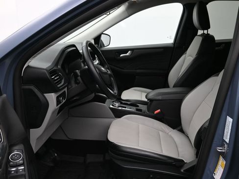 Certified 2025 Ford Escape SE w/ Class II Trailer Tow Package image 13