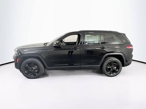 Used 2023 Jeep Grand Cherokee Altitude image 8