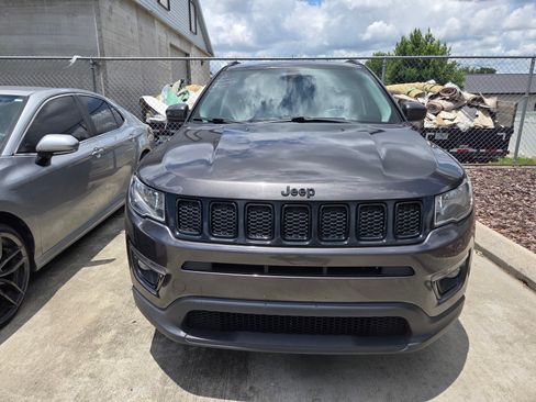 Used 2018 Jeep Compass Latitude FWD image 2