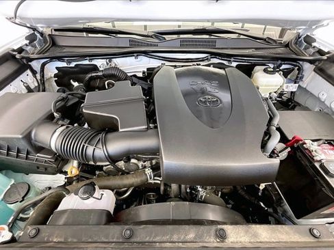 Used 2022 Toyota Tacoma TRD Off-Road image 9