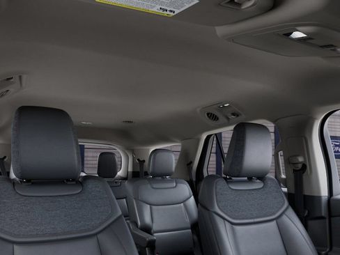 Used 2027 Ford Explorer Active AWD/4WD image 21