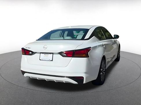Used 2025 Nissan Altima 2.5 SV FWD image 15
