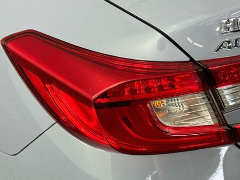 Used 2022 Honda Accord Touring image 34