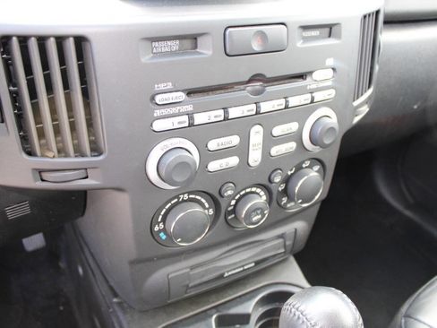 Used 2011 Mitsubishi Endeavor SE image 16