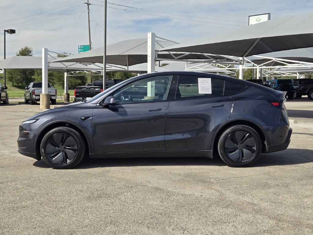 Used 2026 Tesla Model Y AWD image 4