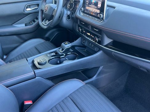 Used 2025 Nissan Rogue SV image 18