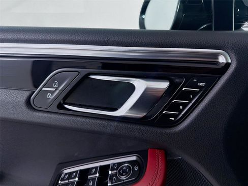 Certified 2023 Porsche Macan S AWD/4WD image 7
