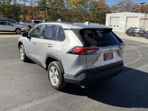 Used 2021 Toyota RAV4 XLE image 3