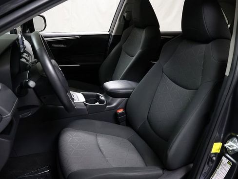 Used 2021 Toyota RAV4 XLE w/ Convenience Package AWD/4WD image 9
