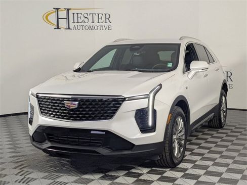 Used 2024 Cadillac XT4 Premium Luxury image 4