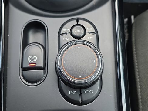 Used 2019 MINI Cooper Clubman S image 28