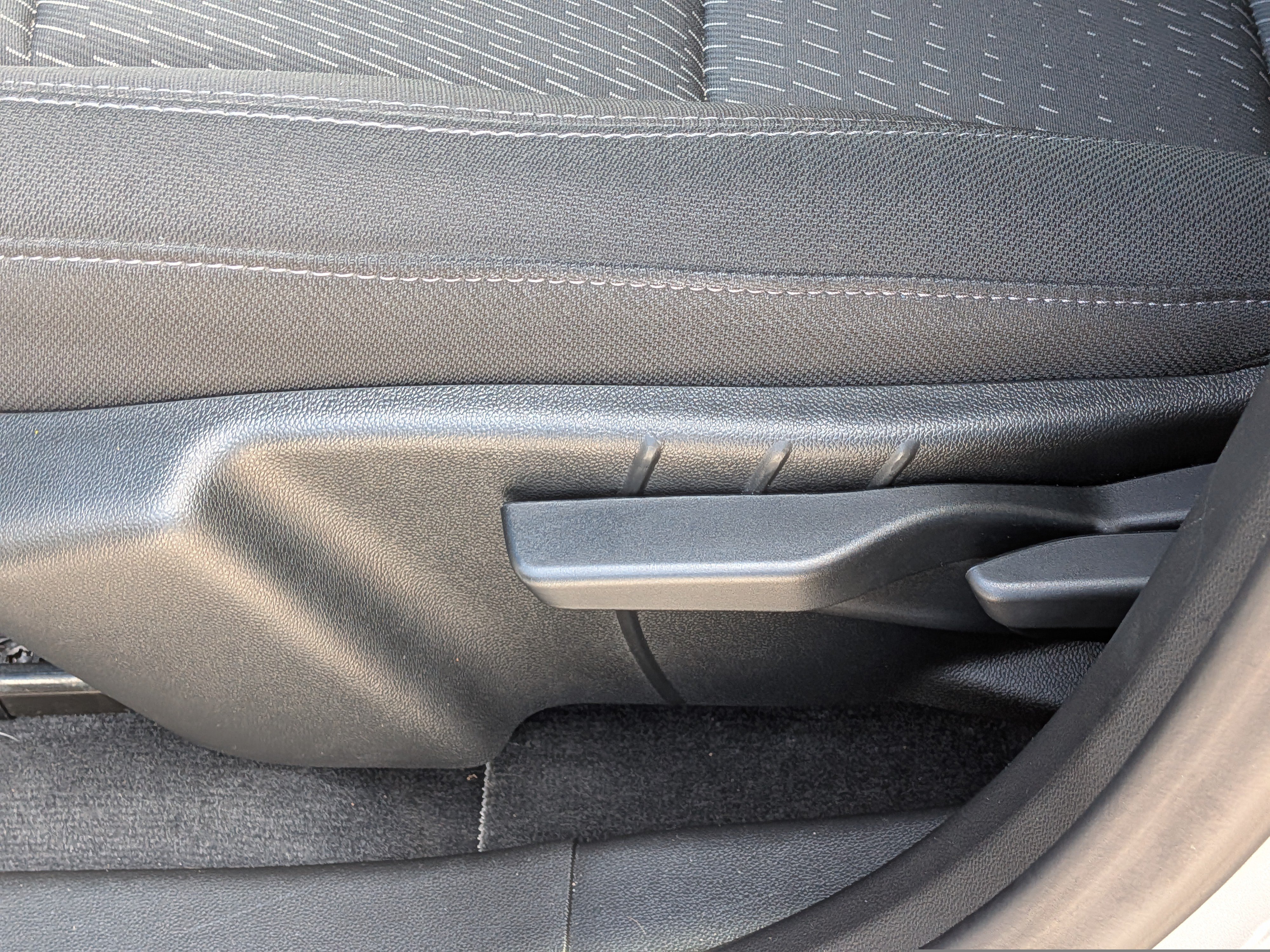 Used 2025 Chevrolet Equinox LT FWD image 20