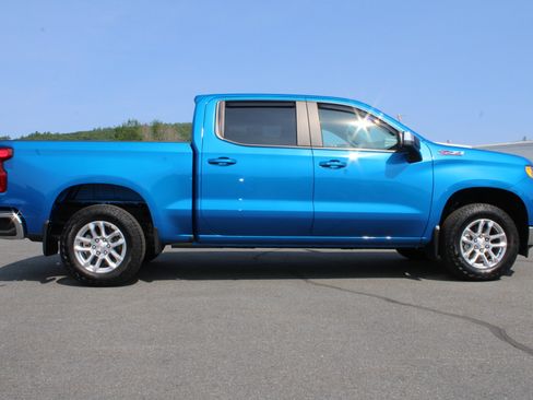 Used 2023 Chevrolet Silverado 1500 LT w/ Z71 Off-Road Package AWD/4WD image 6