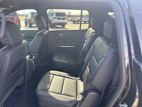Used 2026 Chevrolet Traverse LT AWD/4WD image 11