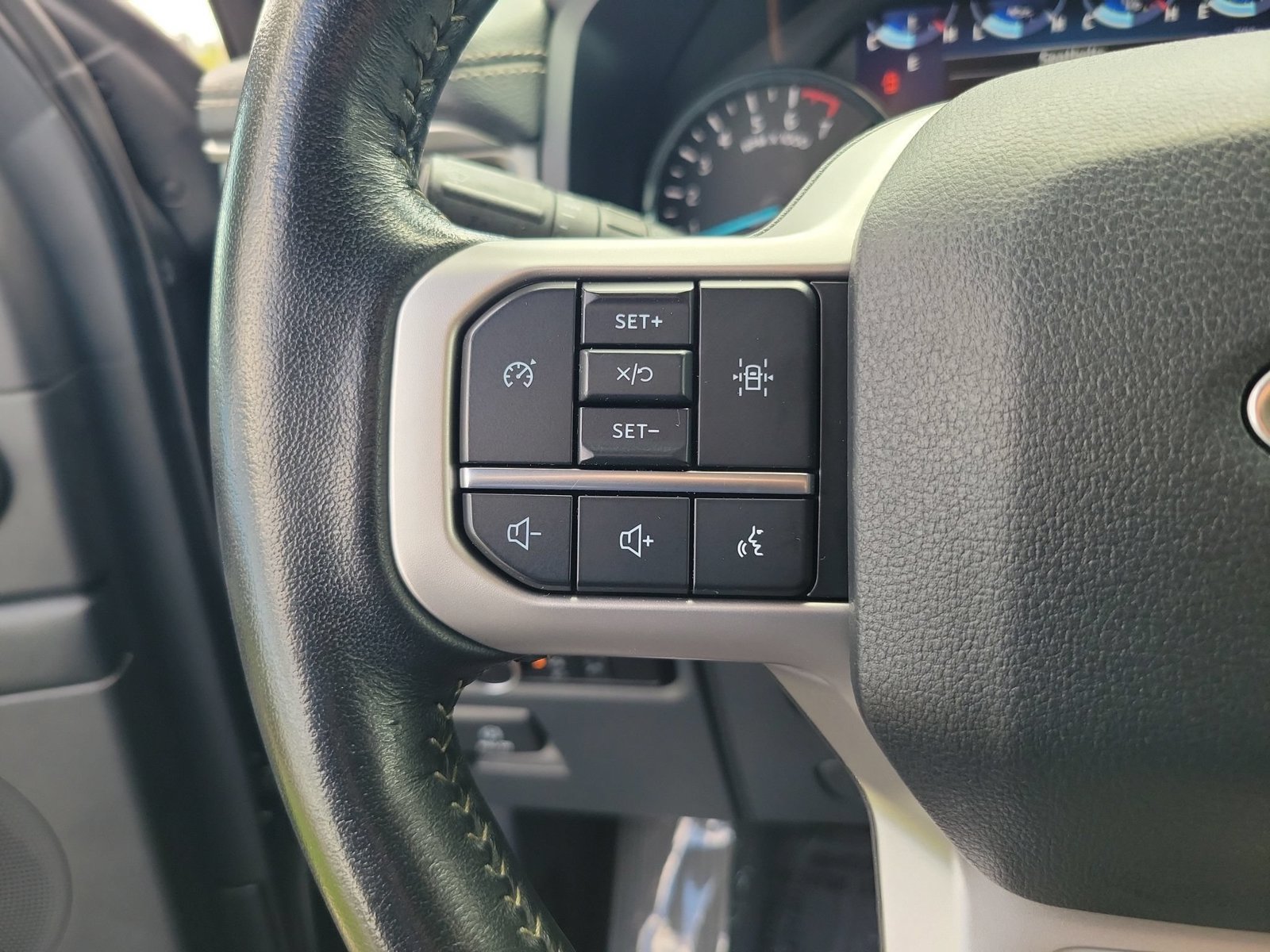 Used 2024 Ford Expedition XLT RWD image 23