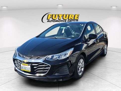 Used 2019 Chevrolet Cruze LS image 3
