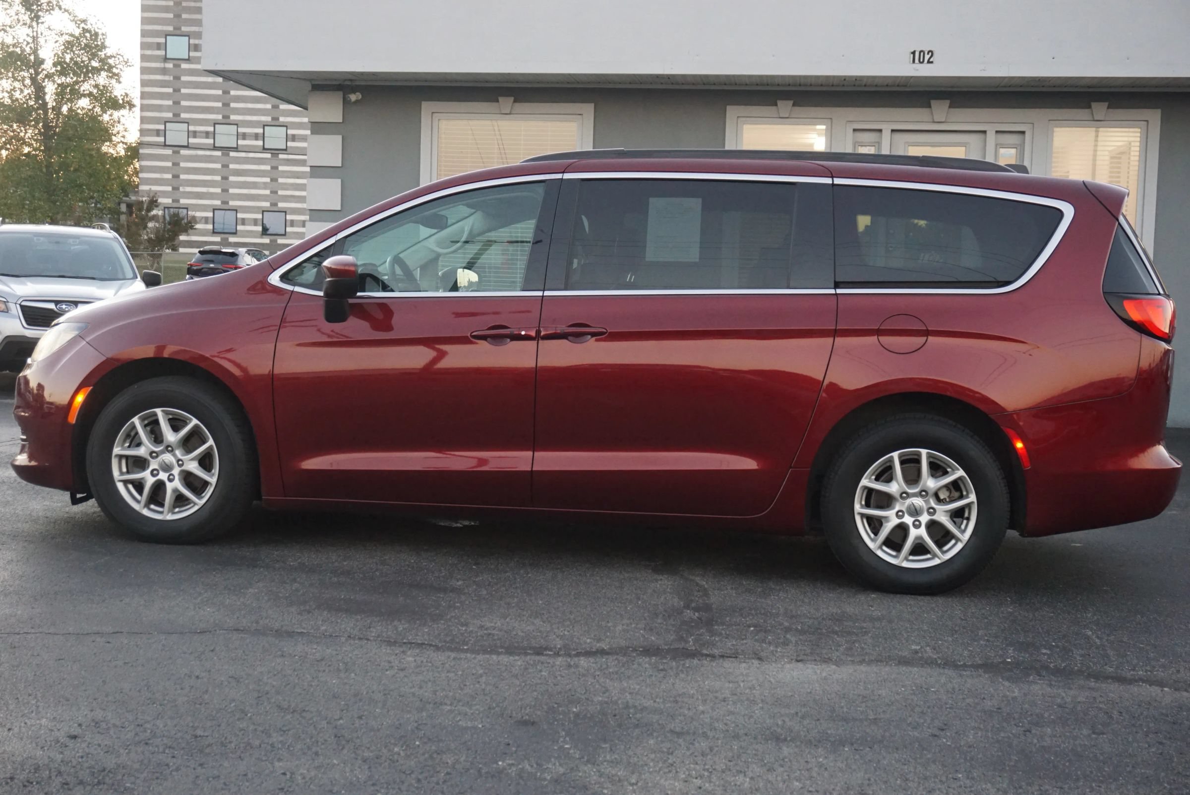 Used 2021 Chrysler Voyager Lxi FWD image 8
