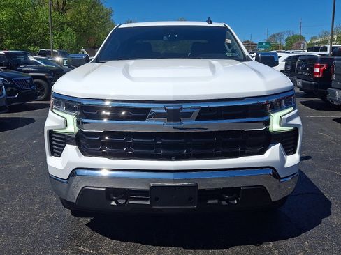Used 2024 Chevrolet Silverado 1500 LT AWD/4WD image 2