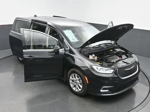 Used 2023 Chrysler Pacifica Touring-L FWD image 60