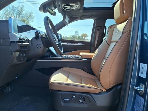 New 2026 Cadillac Escalade Luxury image 12