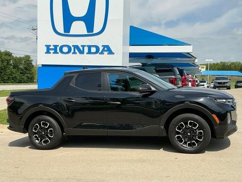 Used 2024 Hyundai Santa Cruz SEL FWD image 2