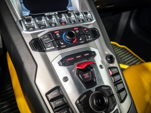 Used 2013 Lamborghini Aventador LP 700-4 image 25