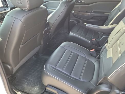 Used 2023 GMC Acadia Denali w/ Denali Ultimate Package image 24