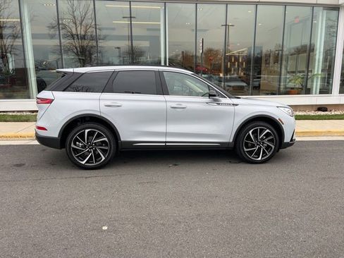 Used 2025 Lincoln Corsair Reserve w/ Towing Package image 9